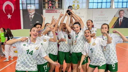 Selçuk Üniversitesi Kadın Futsal Takımı, Bölgesel Lig’de şampiyon oldu